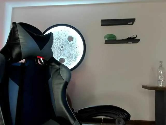 Aleja-00 on BongaCams
