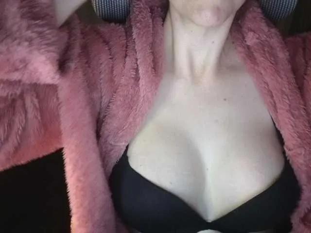 CreamyWoman on BongaCams