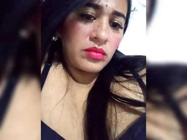 Letty33 on BongaCams