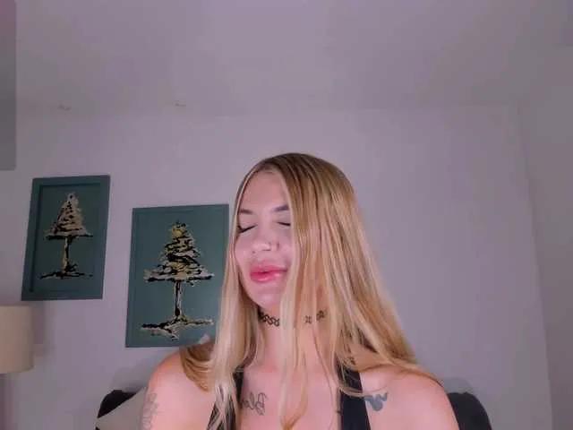 NiaHolland on BongaCams