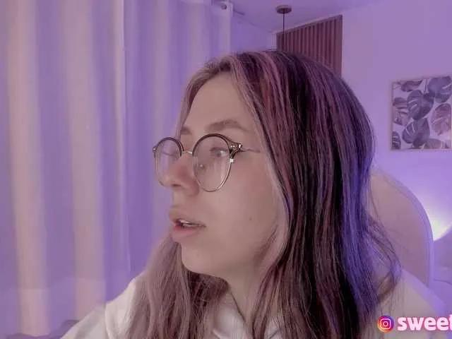 sweet-vera — me excita una persona que sea seria, comprometida y que huela bien, disfruto de unos buenos besos en el cuello , mientras bajas tu mano suave a mi coo que estara bastante humedo para jugar, a ti que te excita? 
...