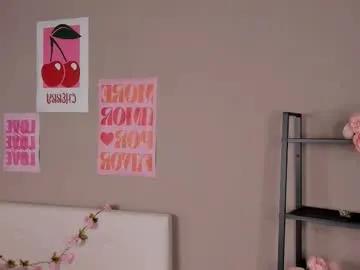 denaebeste — Hi ! I am beginner model here ! Let's just fun GOAL: play with the straps + Every 5 token MEOW #new #shy #skinny #18 [31 tokens remaining]