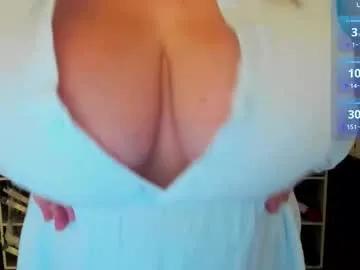essensual_ on Chaturbate 
