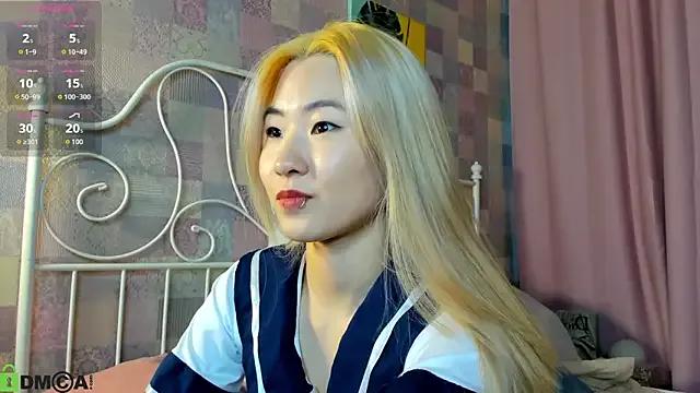Aisi_18 on StripChat 