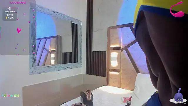 Athenea_Mills — finger pussy+ control  toy x5 min