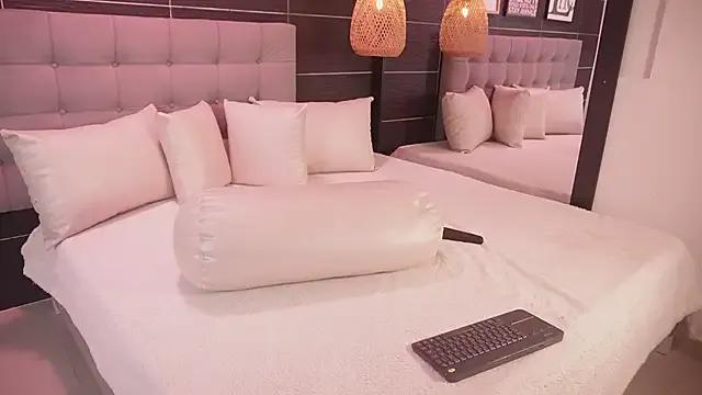 Bella_TS_ on StripChat 