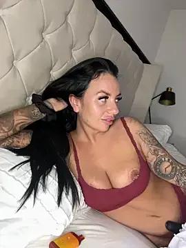 BELLABLACKXUK on StripChat 