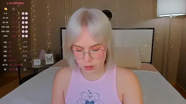 bellatip on StripChat 