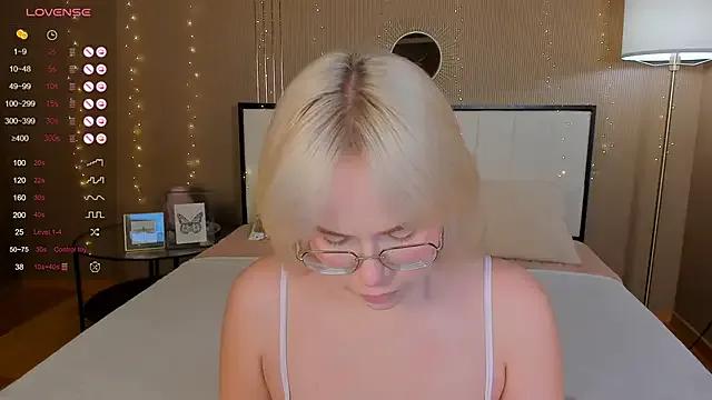 bellatip on StripChat 