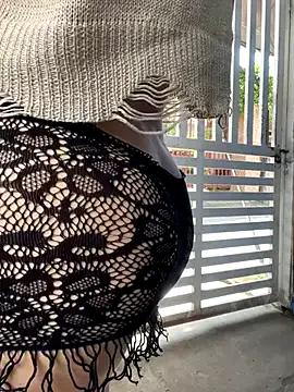 BigAssBee — Lick my pussy till it drips in public