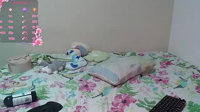 Cataleya_naz — in four with dildo 5 minutes