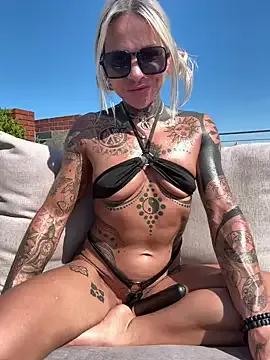 Divina_X_ on StripChat 