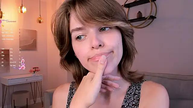 EleneButton on StripChat 