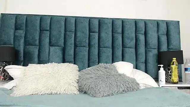 Emma_Foxi on StripChat 