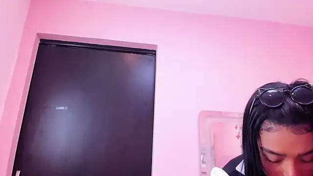 EmmaEbony_ on StripChat 