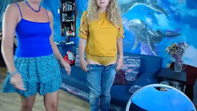 Helen1974 on StripChat 