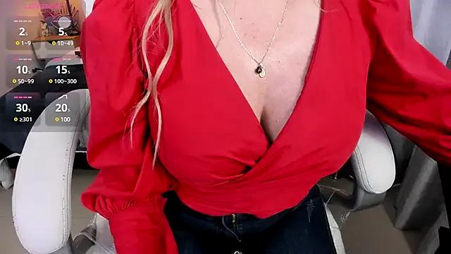 Holly_madison_ on StripChat 