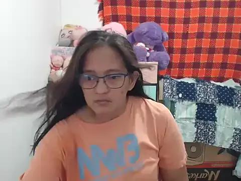 Kinkybela2025 on StripChat 