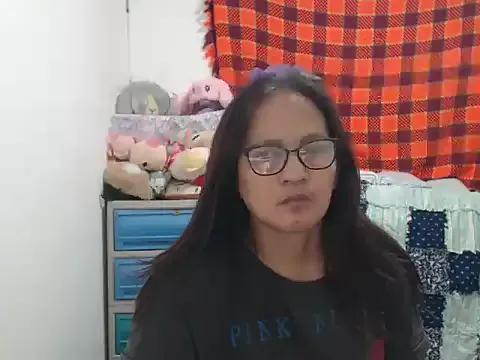 Kinkybela2025 on StripChat 