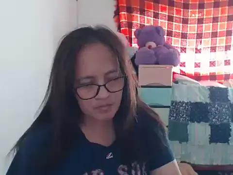 Kinkybela2025 on StripChat 