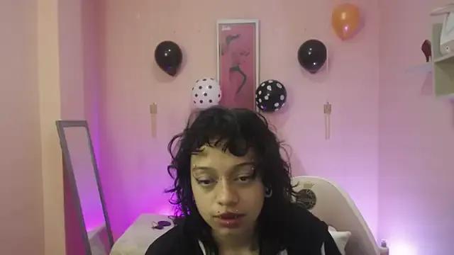 LadyWawy — completely naked