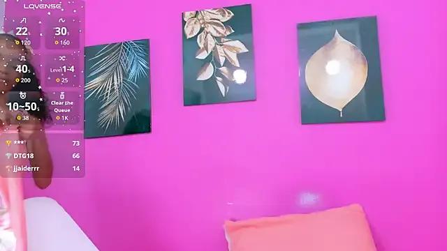 littleebonymommy on StripChat 