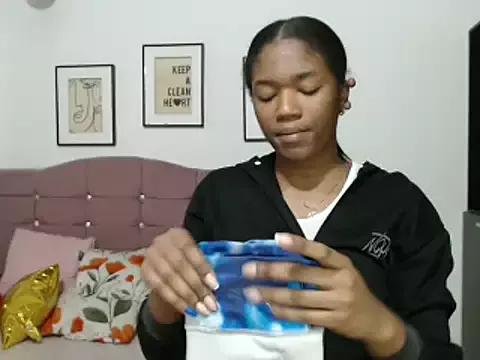 MISSANDRE4 on StripChat 