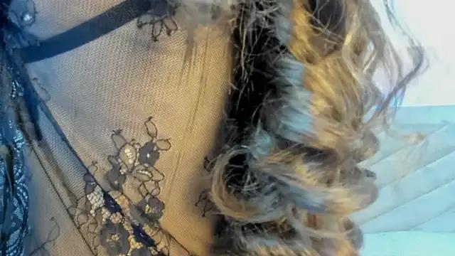 molly_zanderbond_ on StripChat 