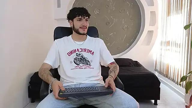 Rafael_Mendezz on StripChat 