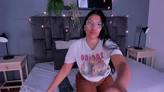 RiriiBrunette__ on StripChat 