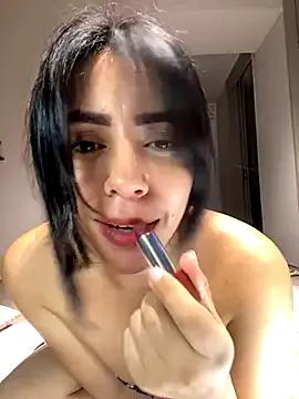 Sara-215 on StripChat 