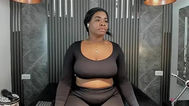 SaraiEvans on StripChat 