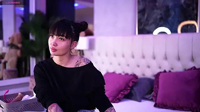 SashaFerrera on StripChat 