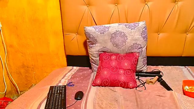 SexxyTia2 on StripChat 