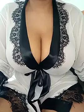 Sweetbxxx24 on StripChat 