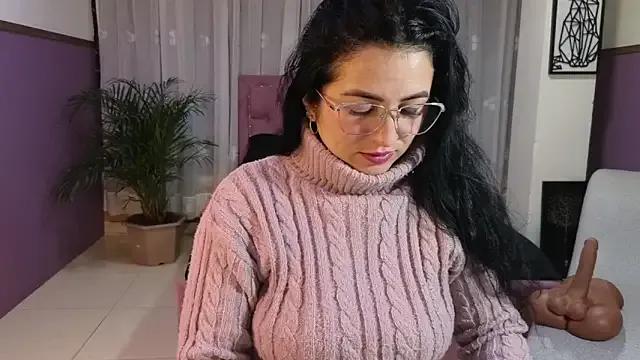 tessa_drawing on StripChat 