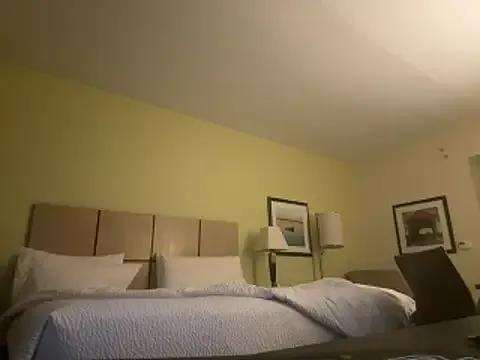 UnCuTupTheBuTT on StripChat 