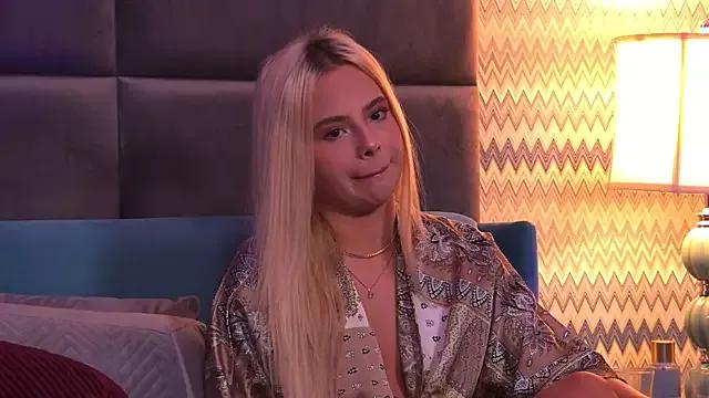 YssabelFox — Set my clit on fire 